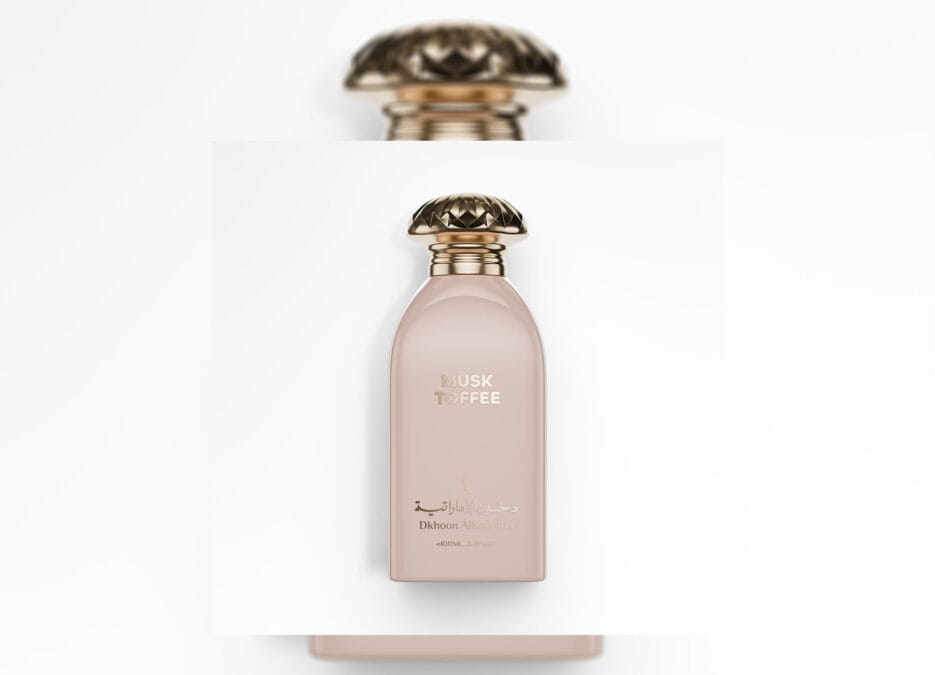 الصورة تحتوي على عبوة عطر مسك توفي Toffee musk perfume من دخون الإماراتية