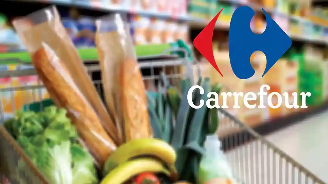 تحمل الصورة عربة تسوق إضافة إلى شعار هايبر كارفور للتسوق داخل فروع كارفور في دولة الكويت