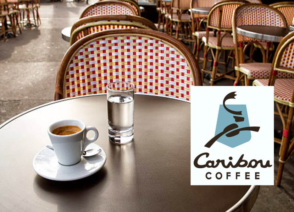 الصورة تتضمن شعار كاريبو كوفي وتعرف على أماكن فروع كاريبو كوفي في السعودية في الرياض والدمام والخبر لمعرفة أقرب فرع كاريبو كوفي من موقعي ومواعيد العمل ورقم هاتف خدمة العملاء Caribou Coffee Saudi