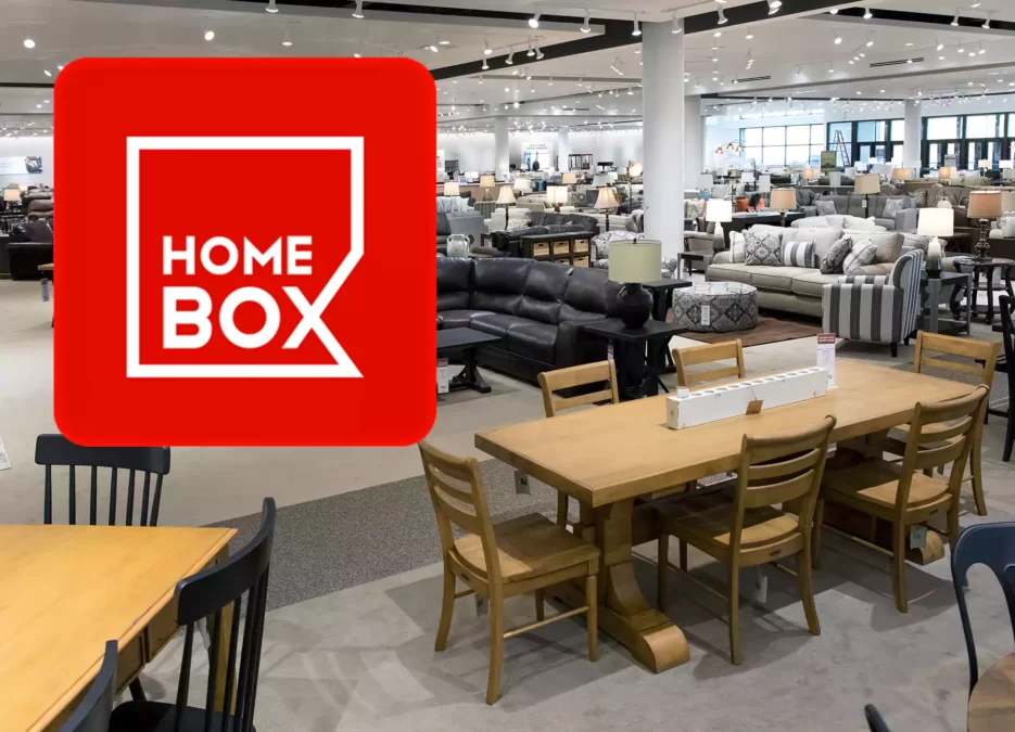 الصورة تحتوى على بعض الأثاث المنزلي والمكتبي داخل فروع هوم بوكس في الامارات Home Box UAE وتعرف على أماكن فروع هوم بوكس في الإمارات عبر خرائط جوجل لمعرفة اقرب فرع من موقعي ورقم هاتف خدمة العملاء ومواعيد العمل داخل عناوين الفروع Home Box UAE